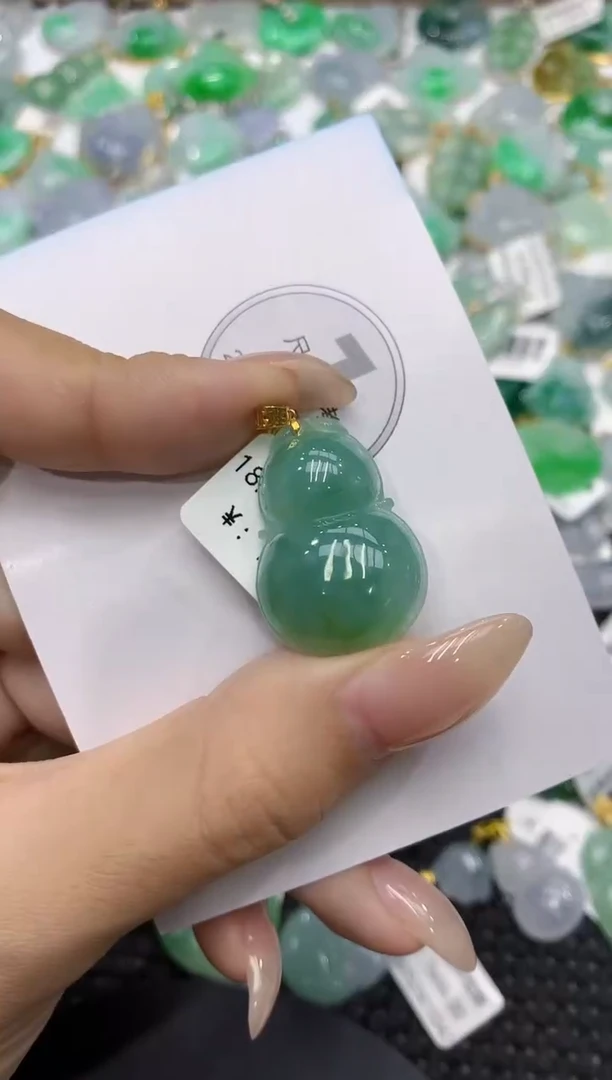 颈饰18K金镶嵌翡翠111111111111