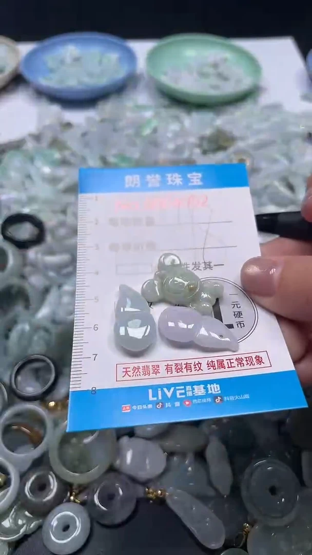 颈饰未镶嵌翡翠翡翠未镶嵌颈饰翡翠吊坠