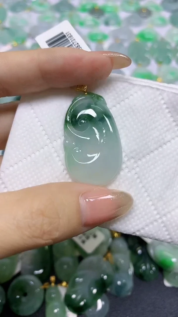 颈饰18K金镶嵌翡翠A货