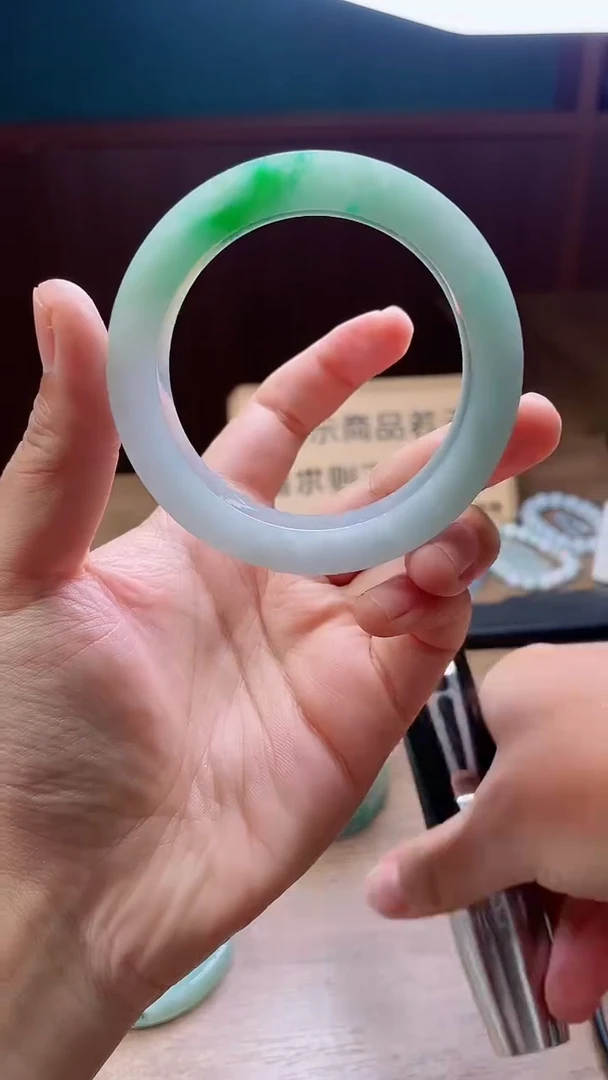 定制翡翠手镯未镶嵌园****学定制