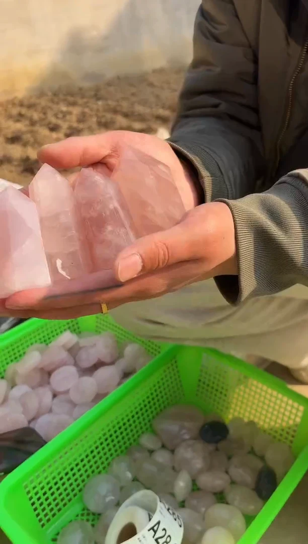 【闪购商品】水晶摆件未镶嵌粉水晶柱子 多样性发一个 284