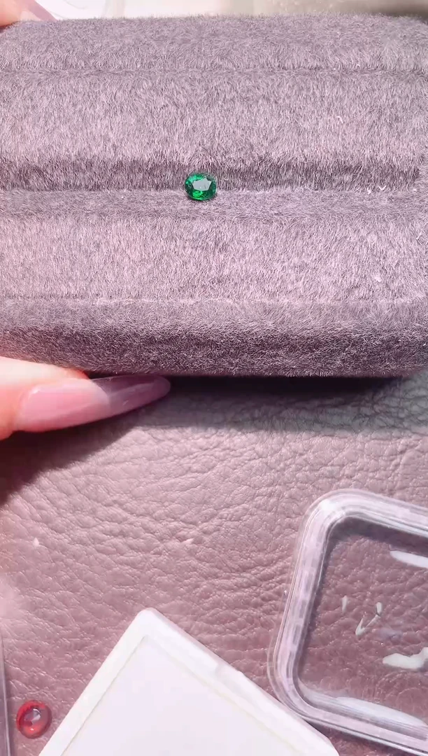 未镶嵌裸石石榴石（沙弗莱）莎弗莱0.45CT