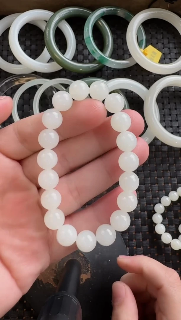 颈饰未镶嵌和田玉10mm油白手串
