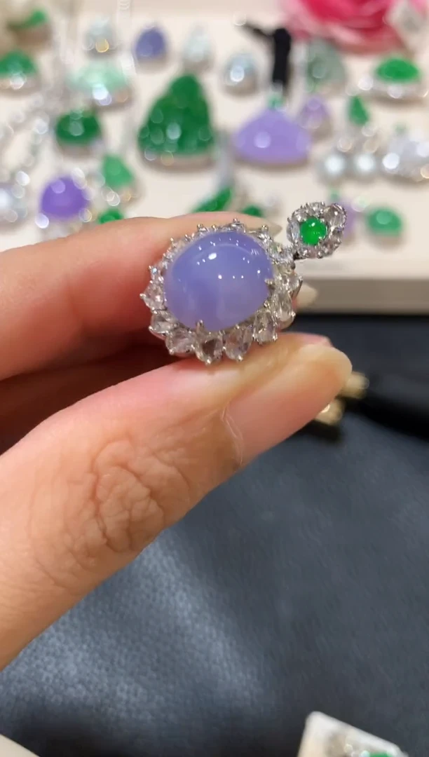 18K金镶嵌戒指翡翠m141  紫色有色差