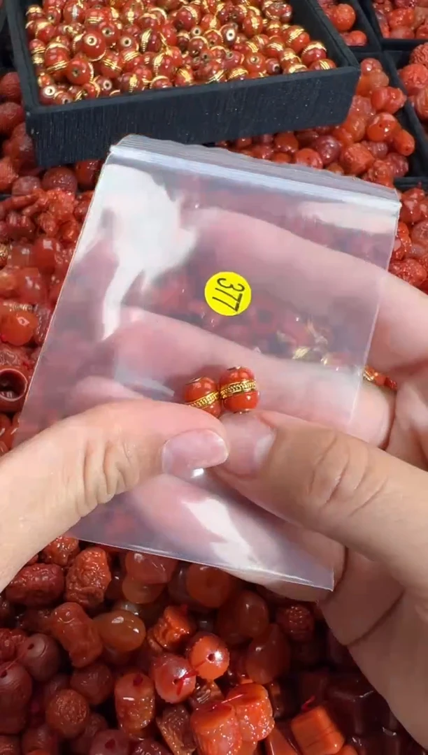 南红玛瑙未镶嵌颈饰1