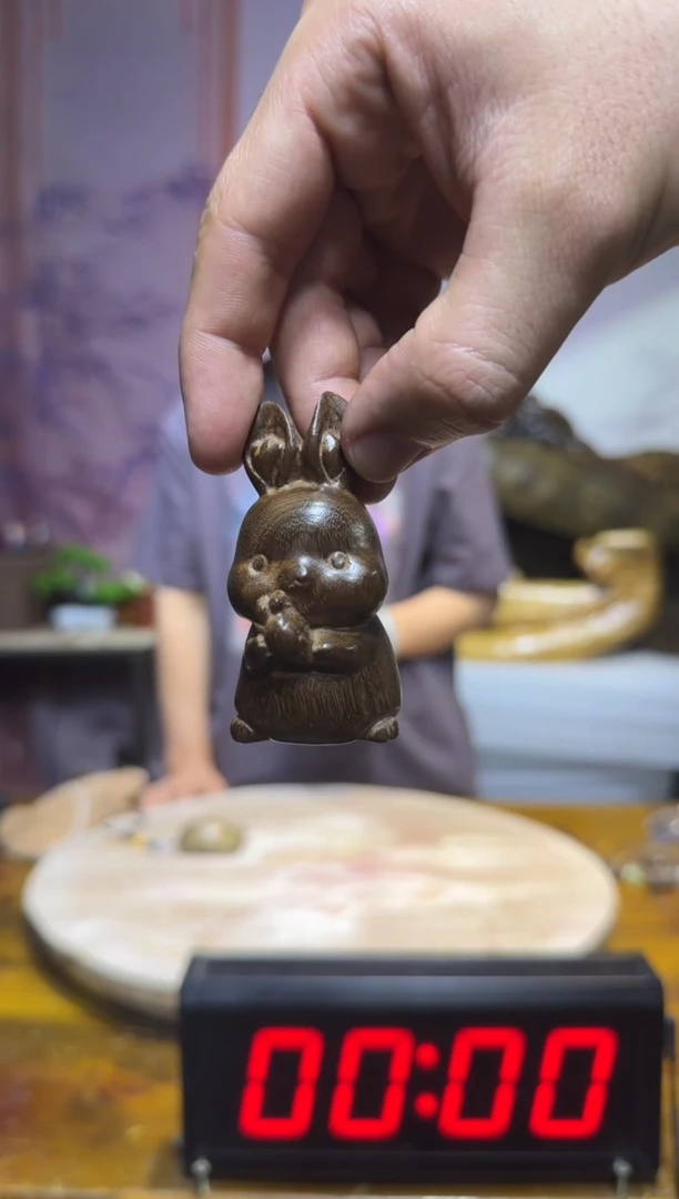 金丝楠开****)金丝楠木雕刻摆件