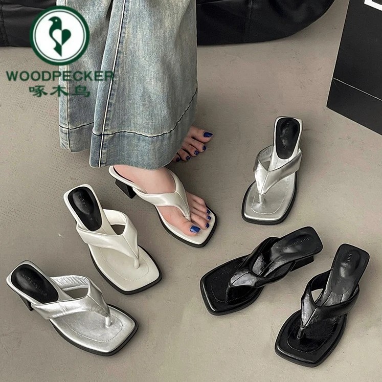 啄木鸟时尚夹趾人字拖女2025年春夏季新款外穿粗跟显白凉拖鞋凉鞋