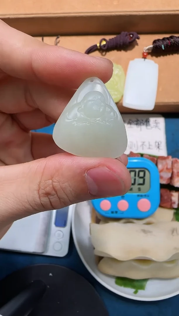 颈饰未镶嵌和田玉灰**-吊坠