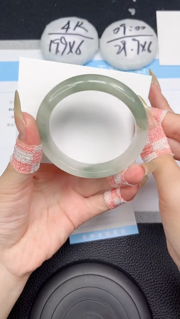 石英质玉手镯未镶嵌130-56