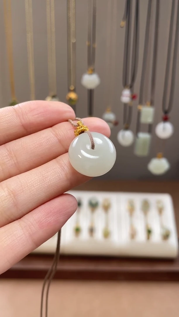 颈饰未镶嵌和田玉和田玉吊坠