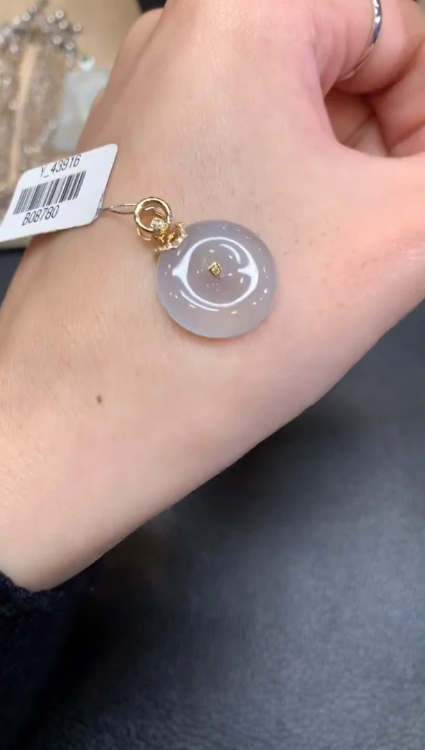 【闪购商品】翡翠颈饰18K金镶嵌平安扣【无服务费】