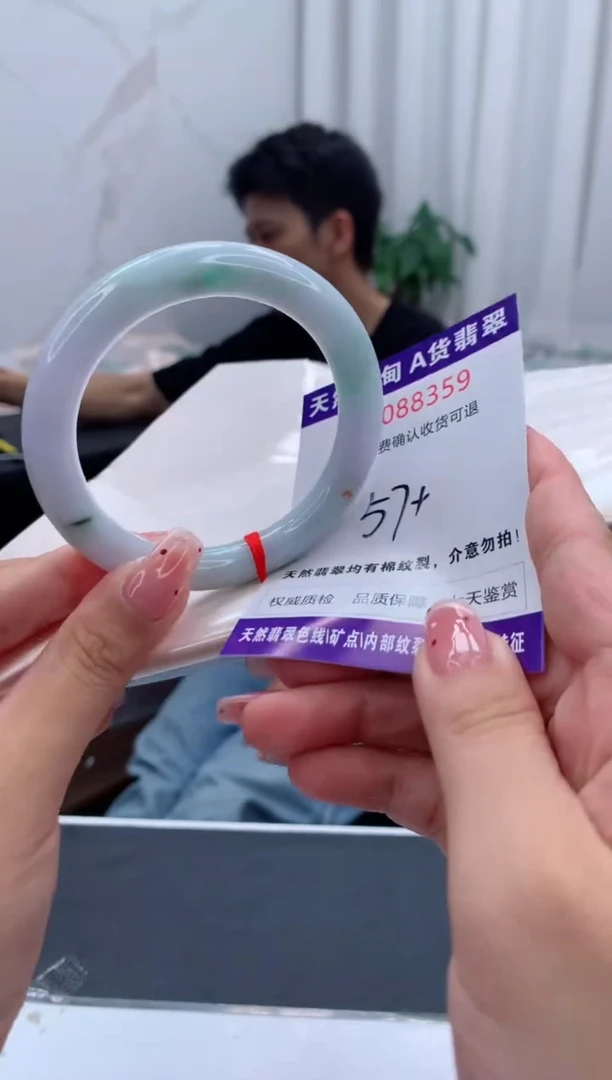未镶嵌手镯翡翠有纹，完美者勿拍