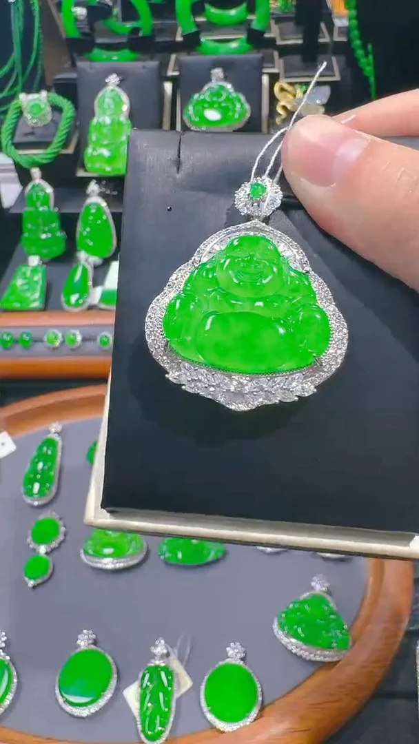 【闪购商品】翡翠吊坠(赠链)银S925镶嵌天然A货翡翠