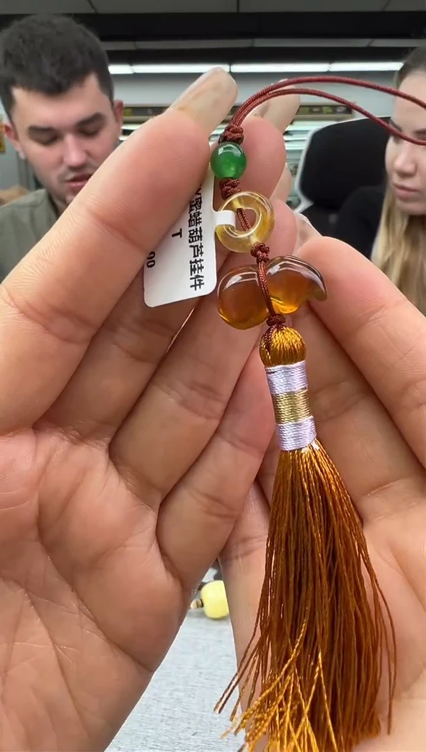 【闪购商品】琥珀颈饰未镶嵌4秒拍号