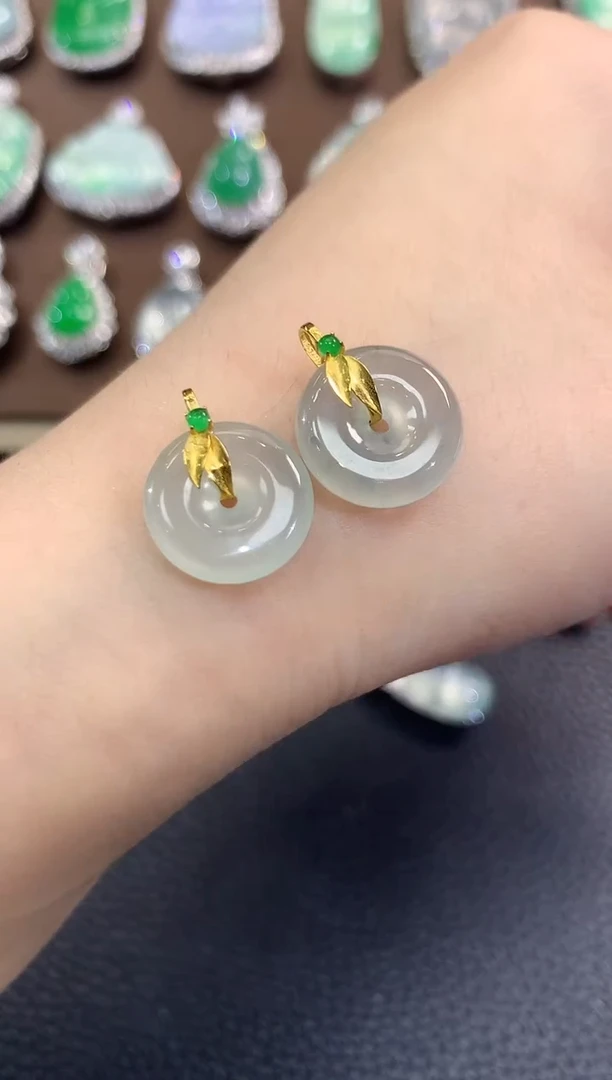 翡翠18K金镶嵌吊坠(不含链)春日珠宝 C4 多样性一件发