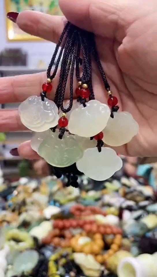 未镶嵌岫玉吊坠多样性发货发其中一件