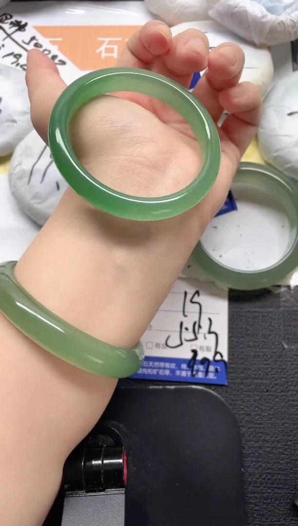 未镶嵌手镯石英质玉19-55