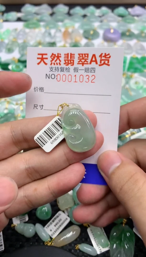 翡翠18K金镶嵌颈饰111111111111