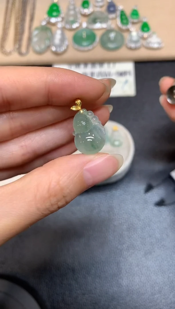 翡翠18K金镶嵌颈饰葫芦【无服务费