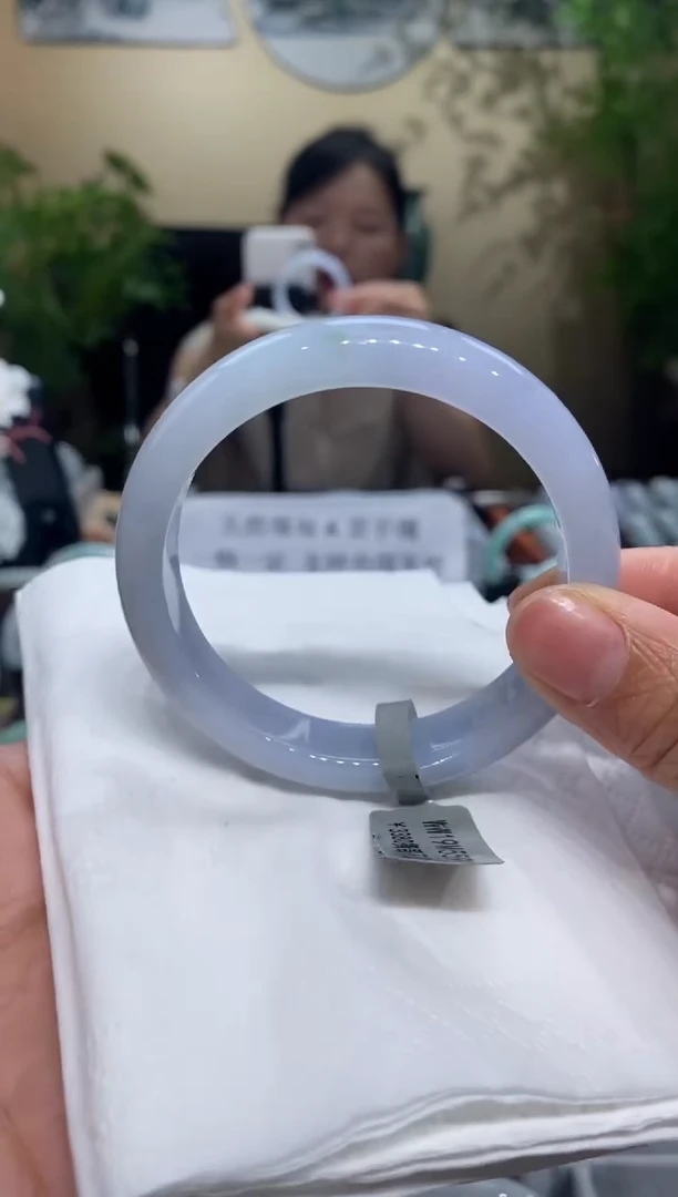 翡翠手镯未镶嵌翡翠手镯