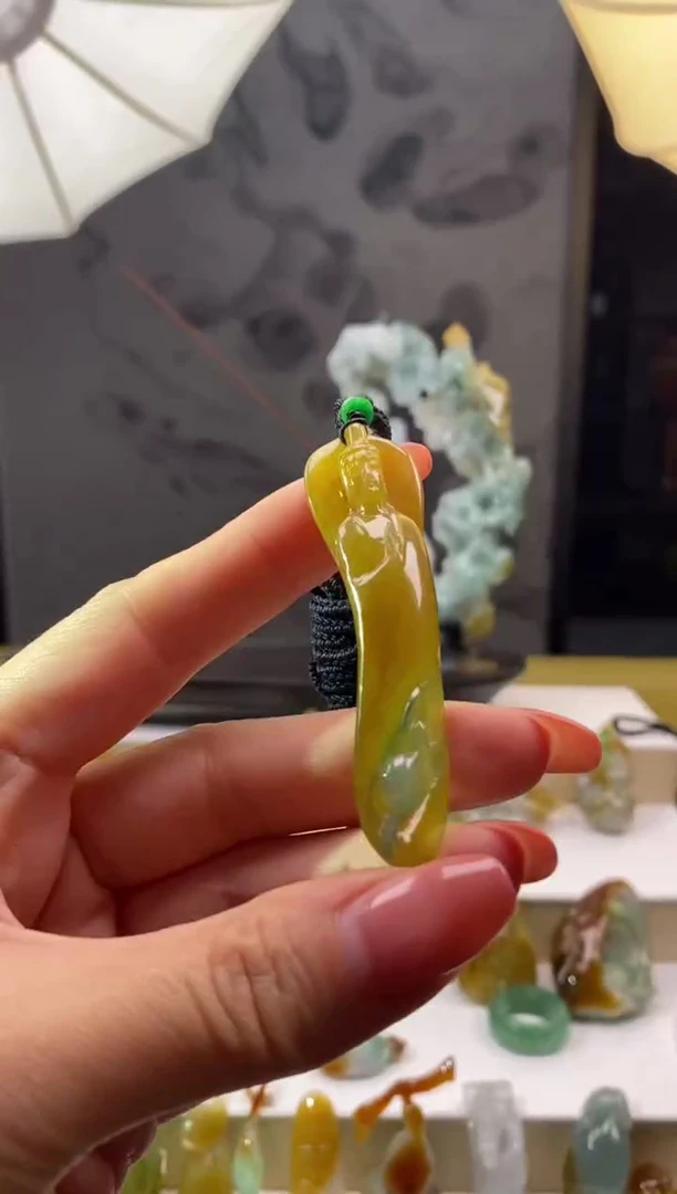 颈饰未镶嵌翡翠翡翠黄加绿观音