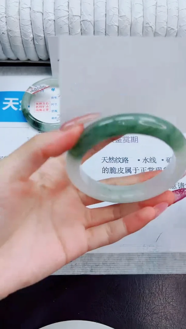 未镶嵌手镯石英质玉260/57.2