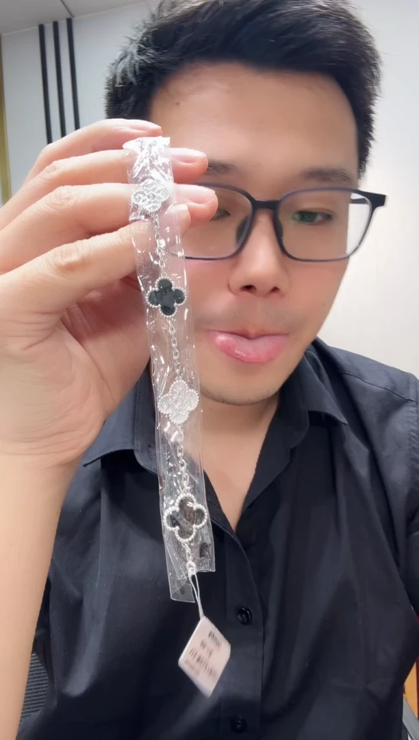 18K金镶嵌手链钻石南**梦熊猫手链