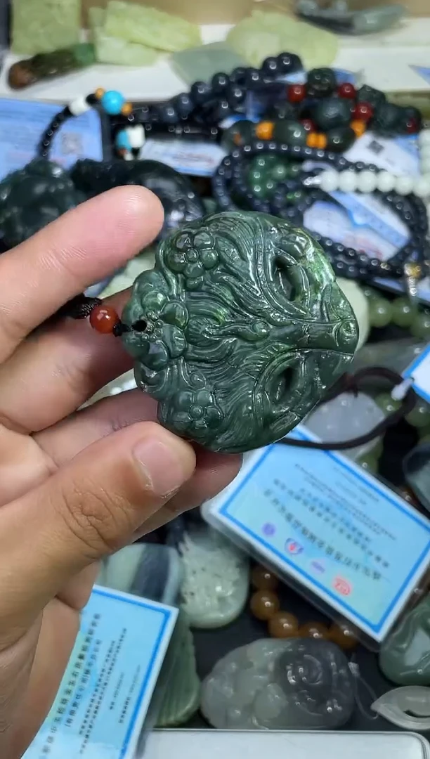 颈饰未镶嵌和田玉1