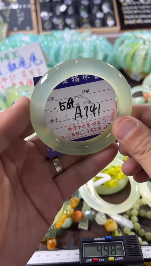 未镶嵌蛇纹石玉手镯1