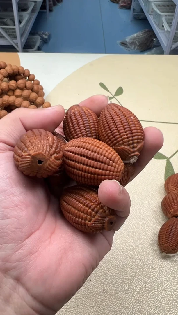 吊坠白玉菩提黄色雕刻玉米4644