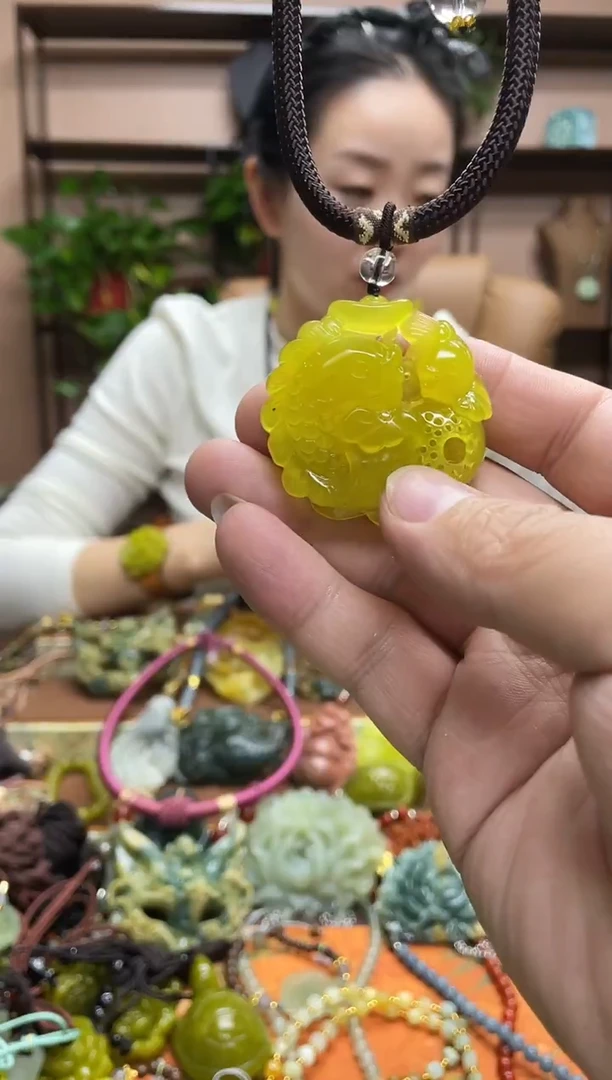 未镶嵌岫玉吊坠·微瑕