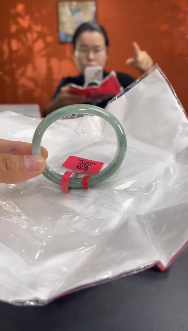 未镶嵌手镯翡翠翡翠手镯（微瑕）54