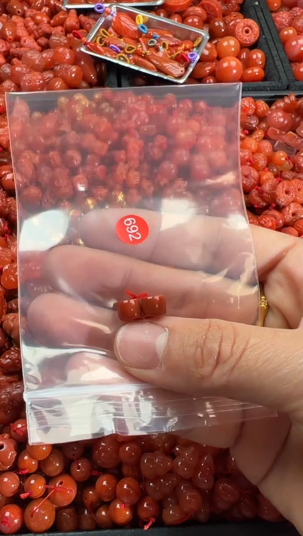 【闪购商品】南红玛瑙颈饰未镶嵌1