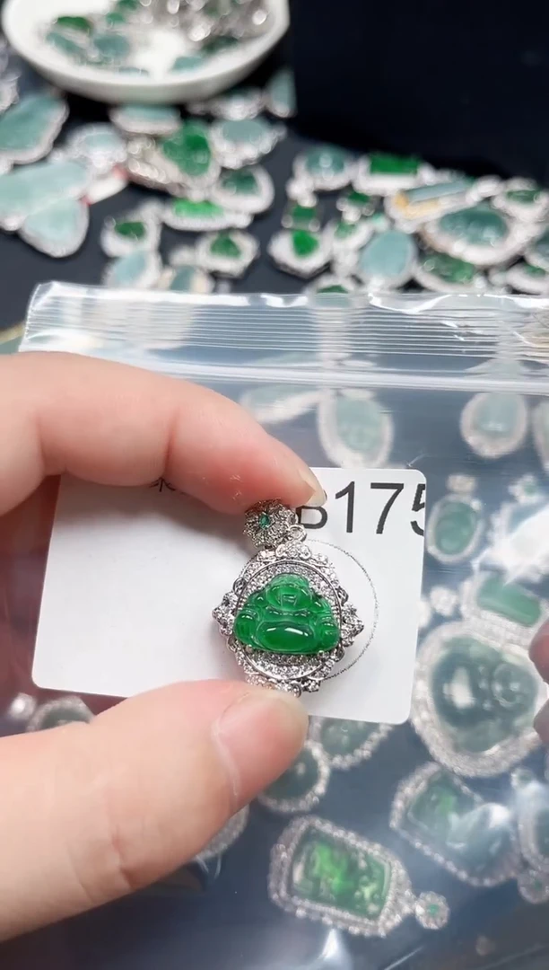 【闪购商品】翡翠颈饰未镶嵌 赠皮绳175