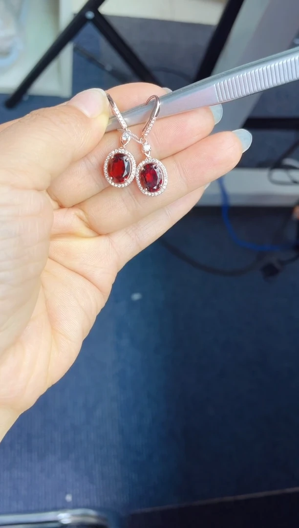 【闪购商品】石榴石耳饰银S925镶嵌耳饰