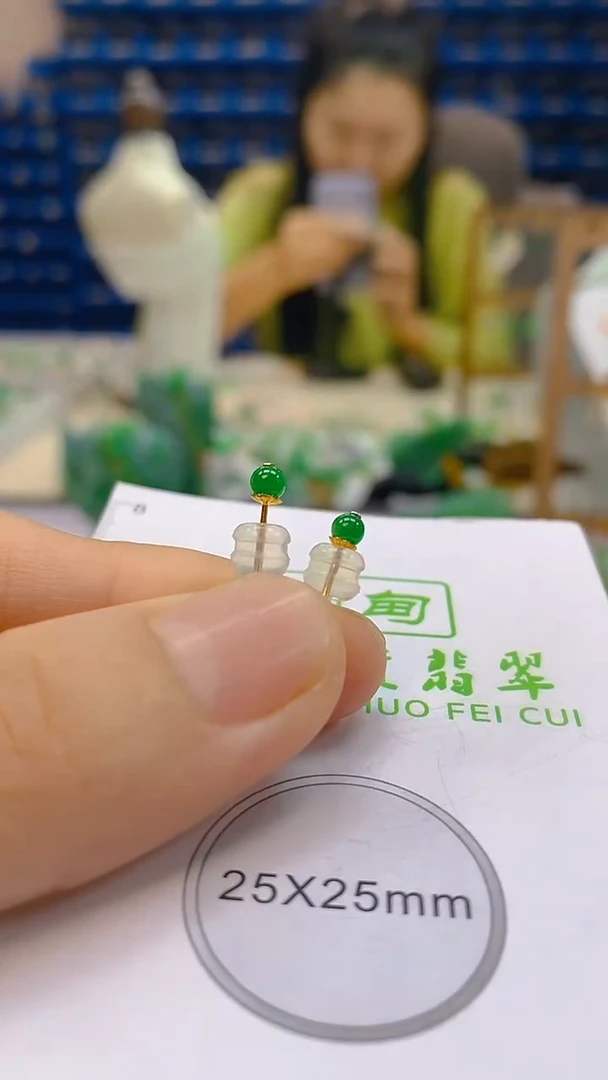 颈饰18K金镶嵌翡翠新号开播 全场乱卖