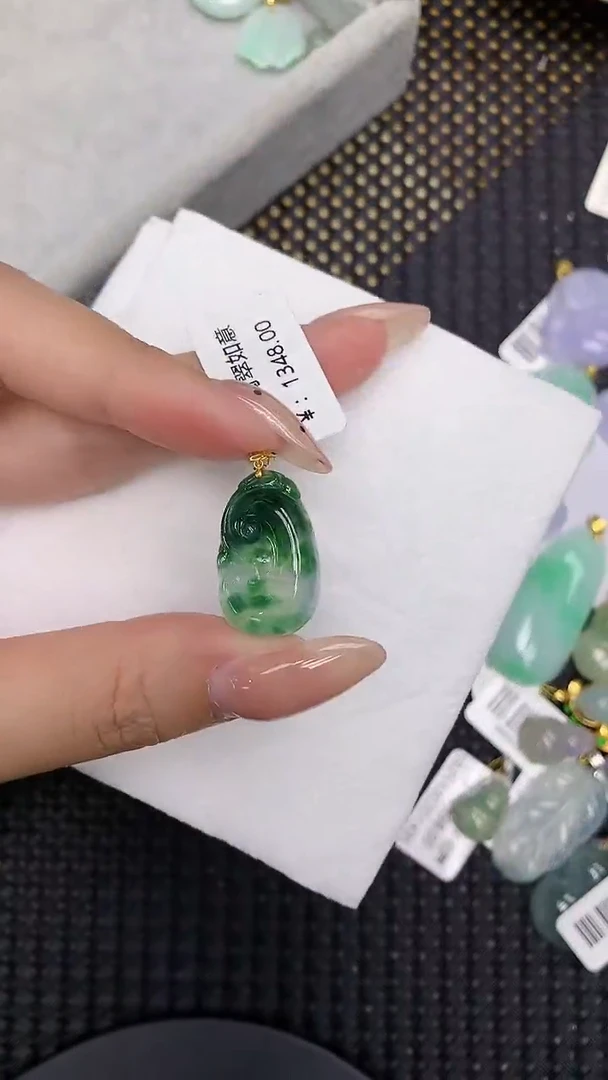 颈饰18K金镶嵌翡翠1111111111