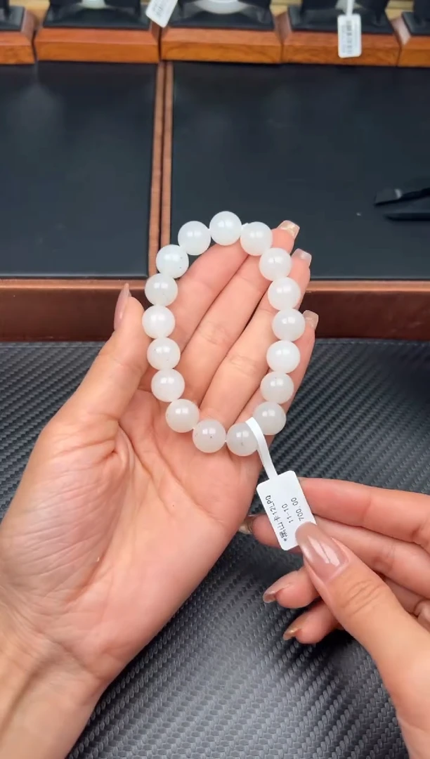 未镶嵌手串和田玉黑山微色差卡12PQL