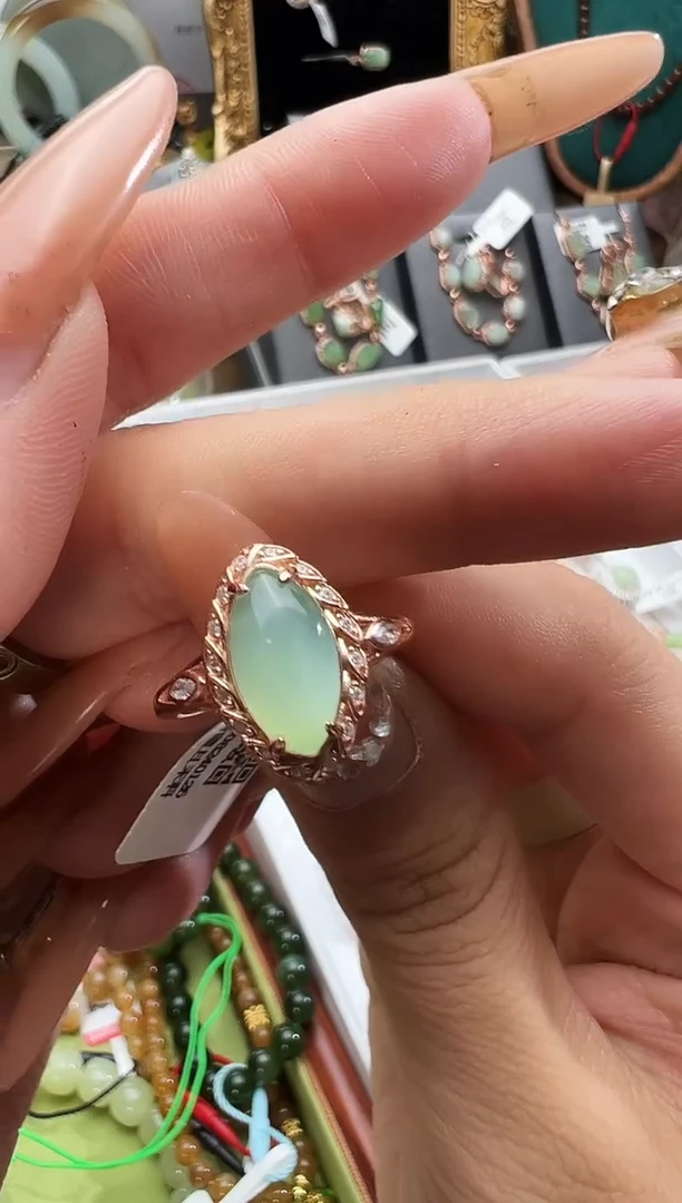 未镶嵌戒指和田玉黑羊洞戒指