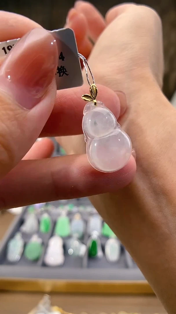 吊坠(不含链)18K金镶嵌翡翠葫芦