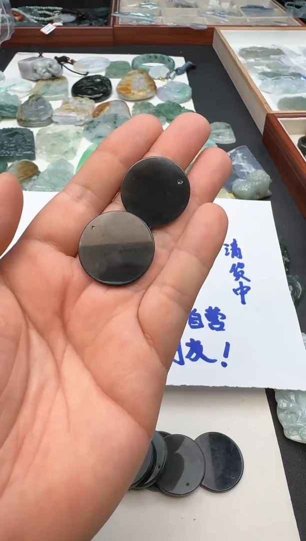 翡翠未镶嵌颈饰1