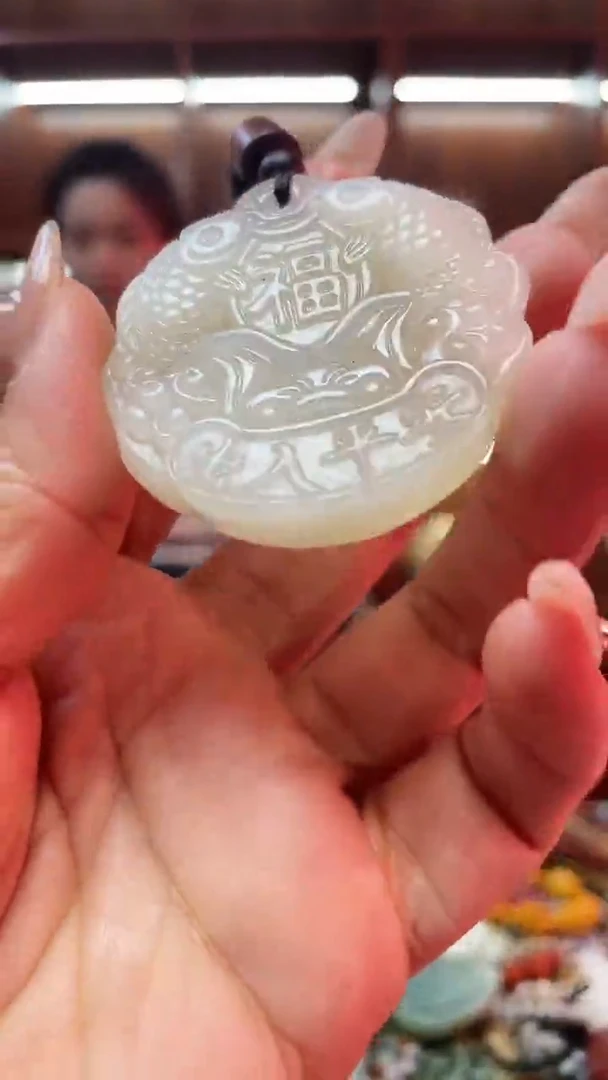 未镶嵌蛇纹石玉吊坠
