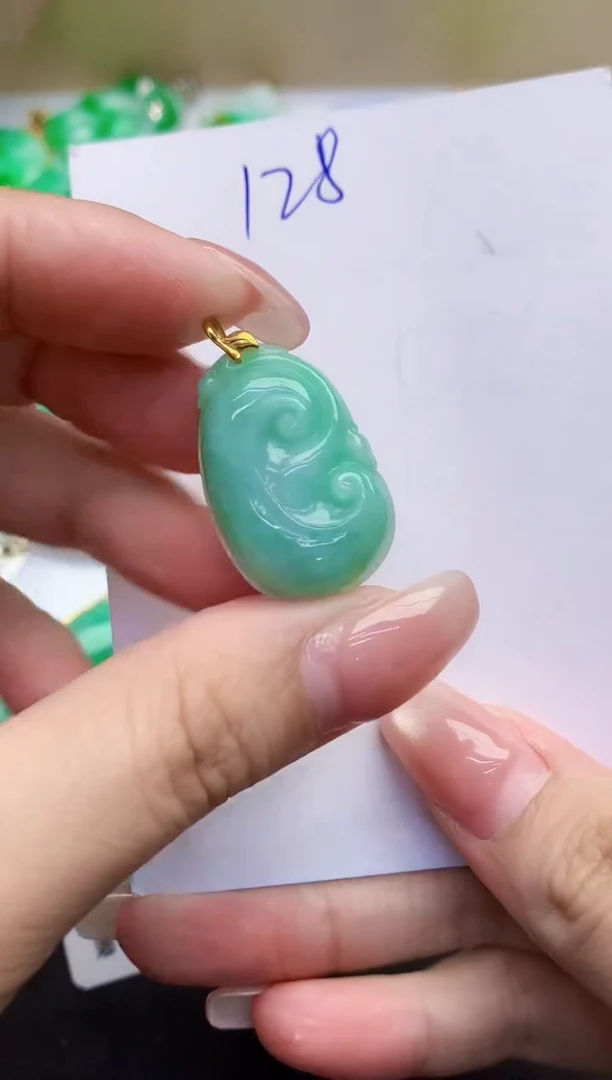 翡翠18K金镶嵌颈饰缅甸天然翡翠A货