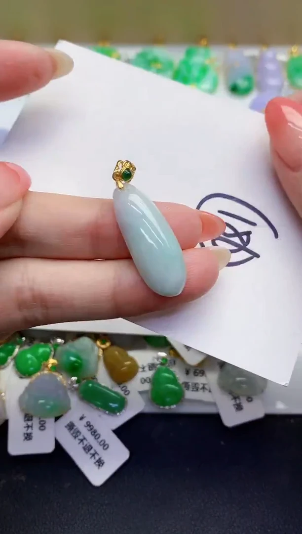 翡翠未镶嵌颈饰缅甸天然翡翠A货