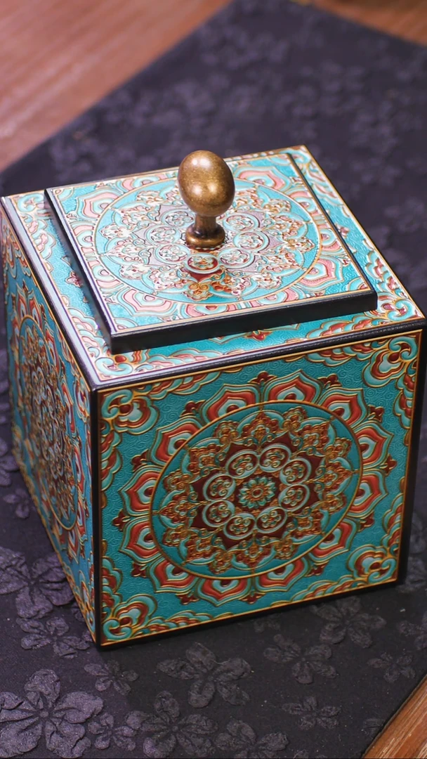 壹藏贰宝盛光图案中茶叶罐