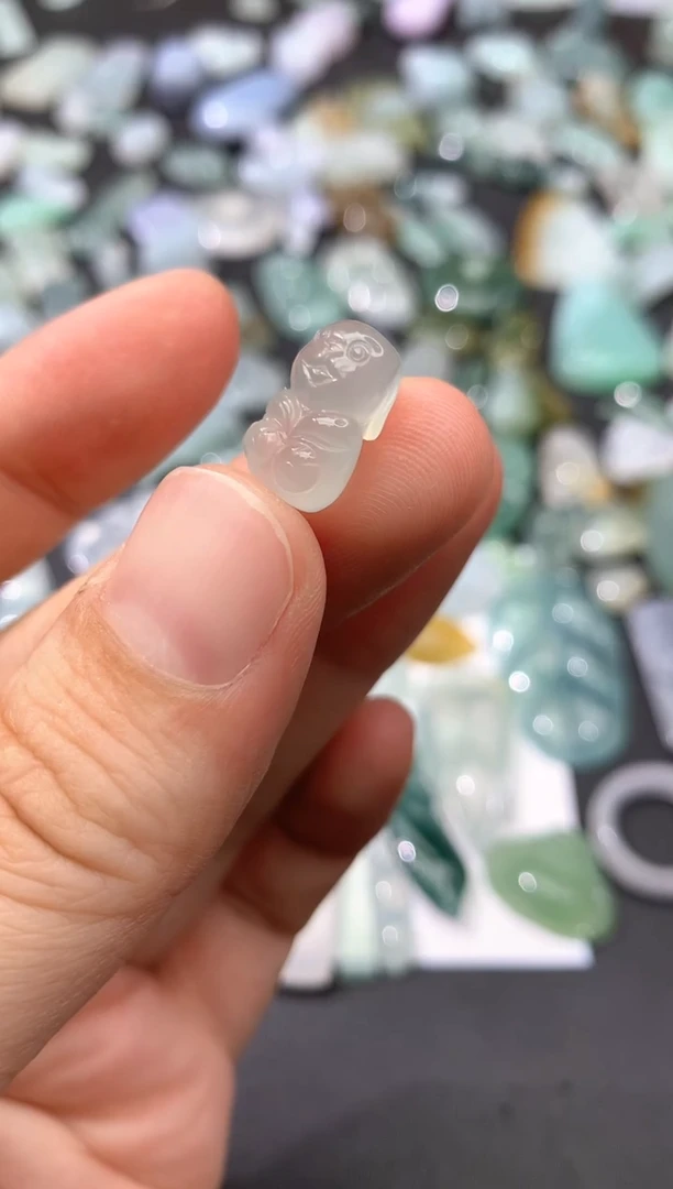 翡翠未镶嵌颈饰吊坠