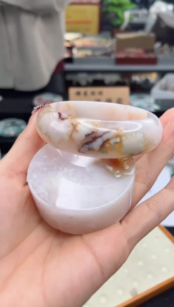 【闪购商品】石英质玉手镯未镶嵌57圈口（赠品镯心）1600080