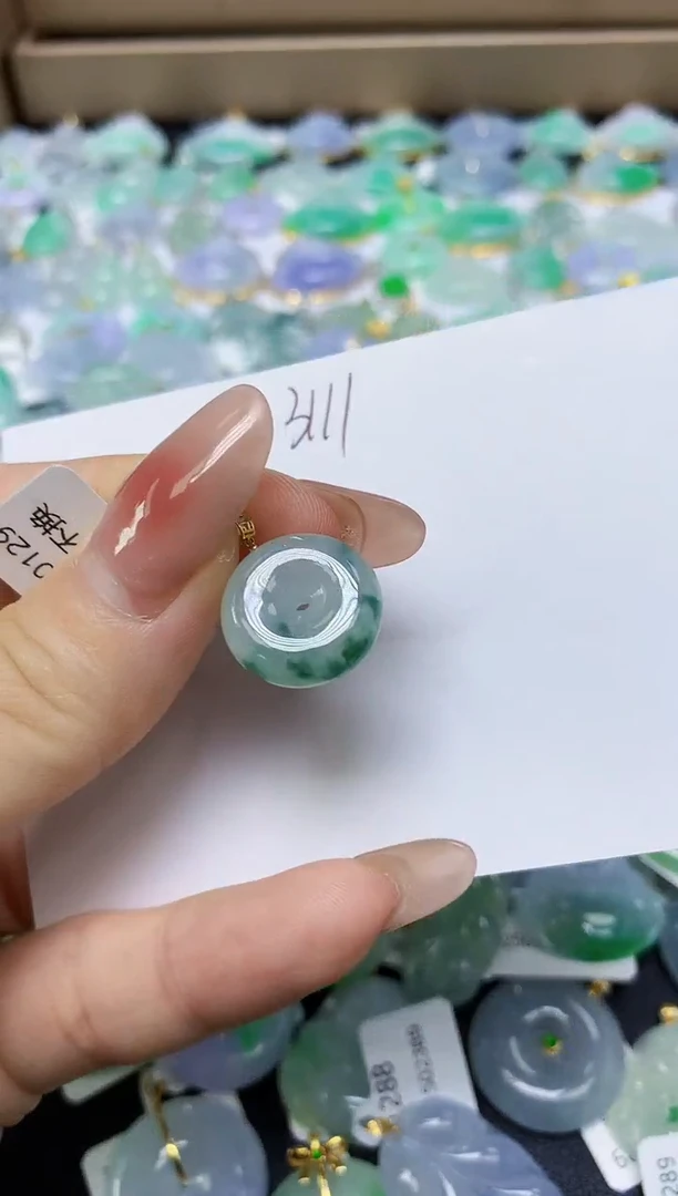 翡翠18K金镶嵌颈饰 天然缅甸翡翠A货