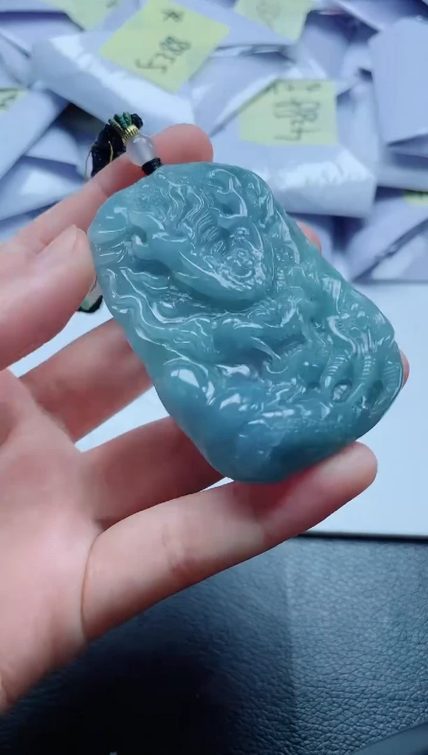 翡翠未镶嵌颈饰