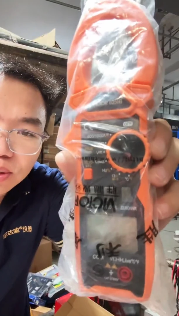 深圳胜利DM6056B  数字钳形表
